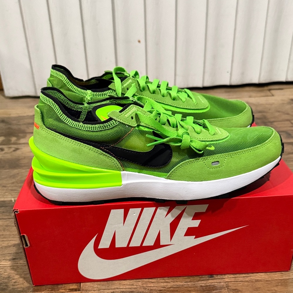 Nike Men's Lime Green Athletic Shoes - Picture 4 of 9